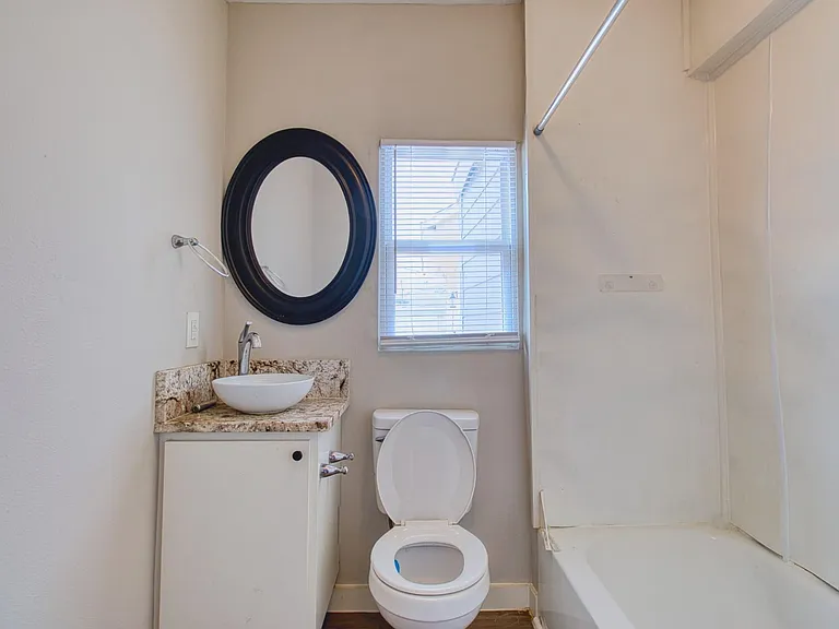 3201 Adelia St — Photo 11