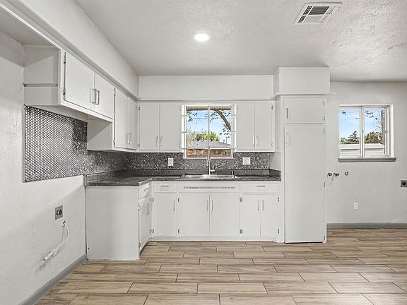 5th image of 4804 Park Vista Dr