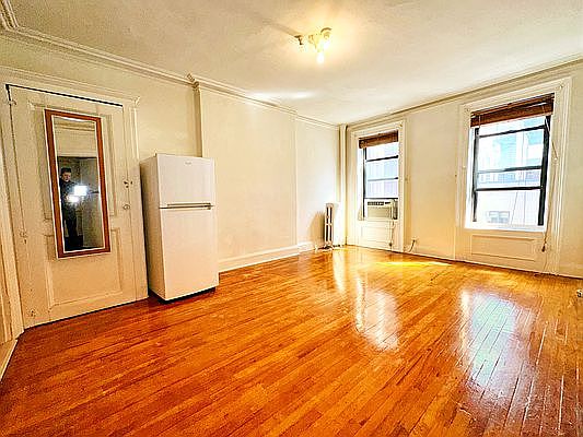 2nd image of 795 Lexington Ave #4R
