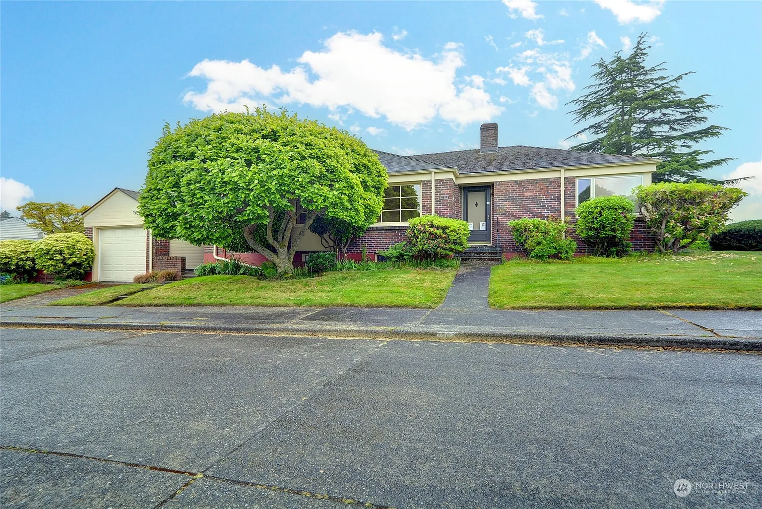 2102 Montvale Court W photo 1