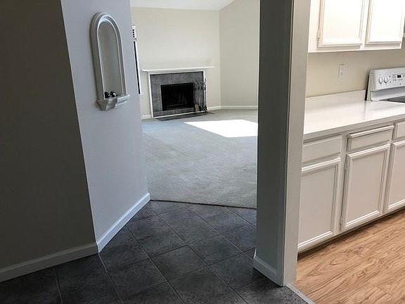 4th image of 917 Shoreline Dr