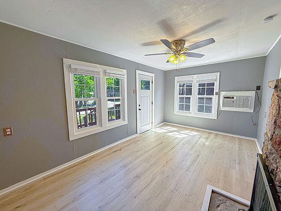 3rd image of 4936 University Ln