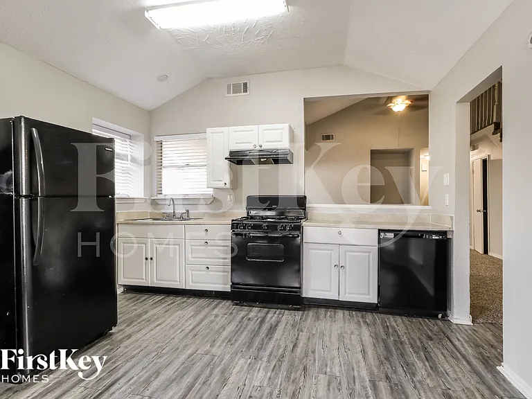 3815 Derbyhall Dr — Photo 7