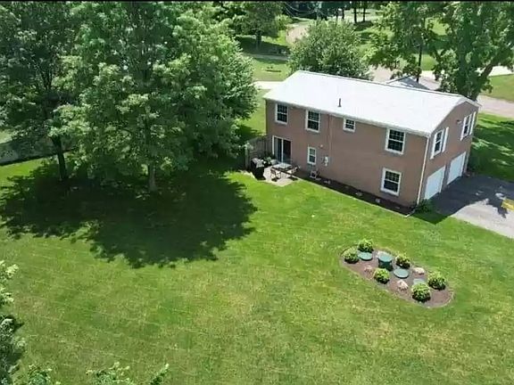 3rd image of 1378 Devon Dr NW