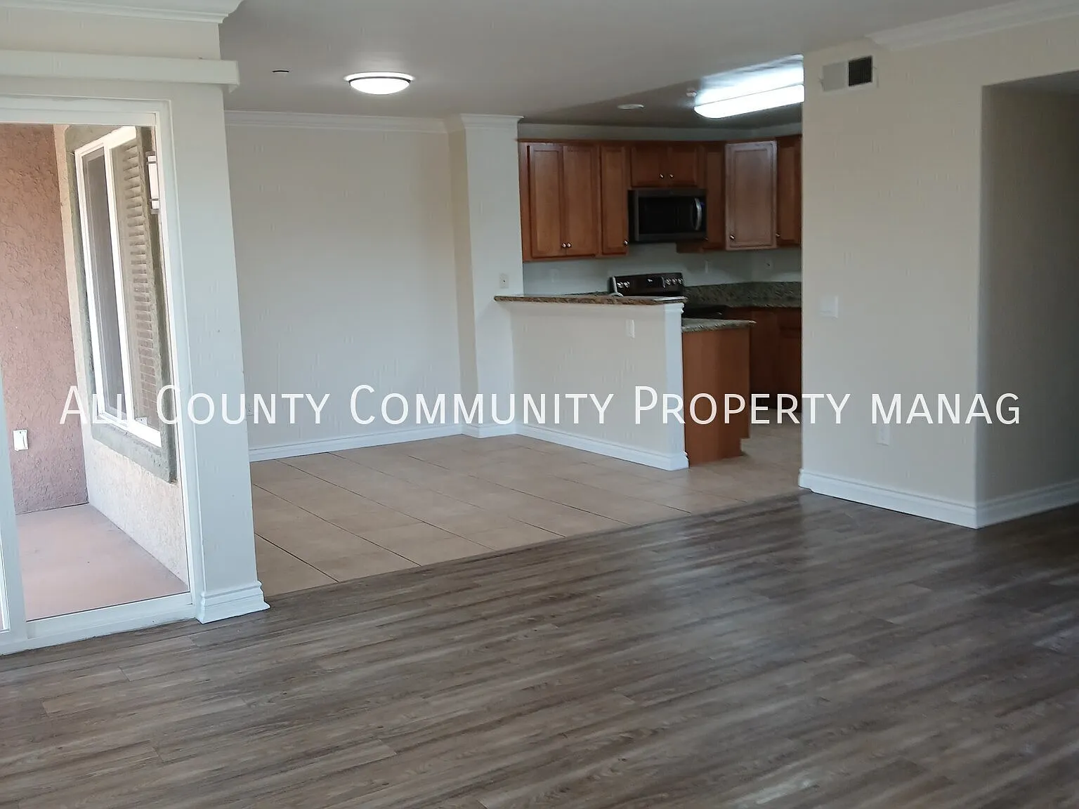 Stunning 3 Bed 2 Bath Apartment in Escondido! — Photo 2