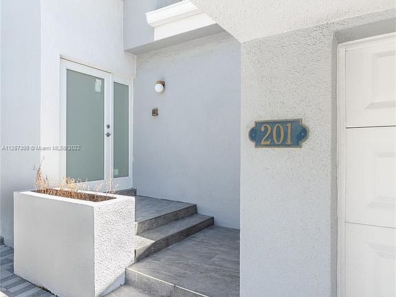 5th image of 201 Poinciana Dr #101