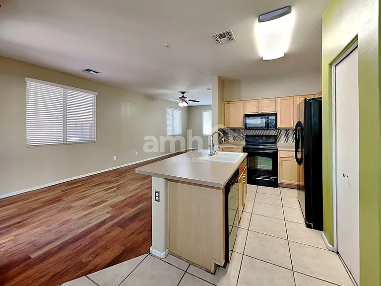 5332 W Jones Ave — Photo 3