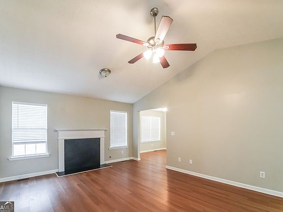 3rd image of 209 Cornell Ct