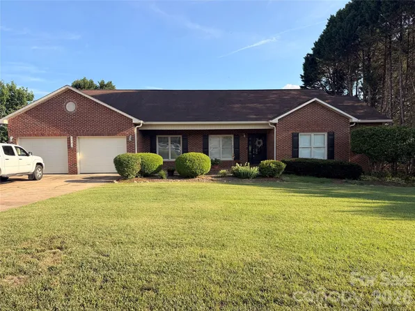 3726 & 3736 Steve Ikerd Dr NE, Hickory, NC 28601