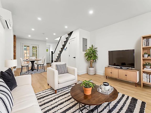 2nd image of 2305A Pacific St Floor 2