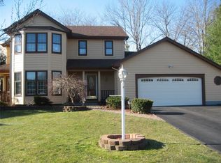 340 Willowood Dr, Rochester, NY 14612