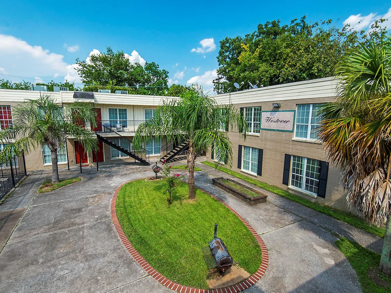 2 bed, 1.0 bath, 1000 sqft, $1,000 — Photo 1