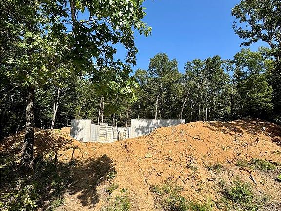 3rd image of 634 Bunker Hill Dr