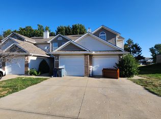 716 SE London Way APT B, Lees Summit, MO 64081