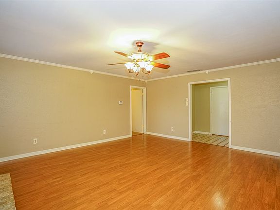 3rd image of 906 Panola Ct