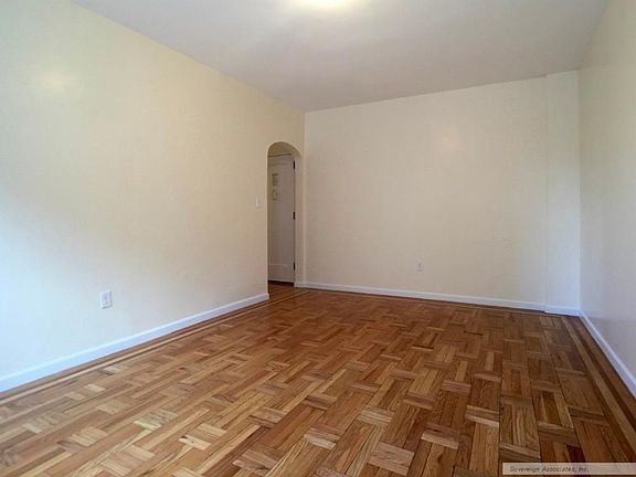 3rd image of 3106 Kingsbridge Ave APT 1B
