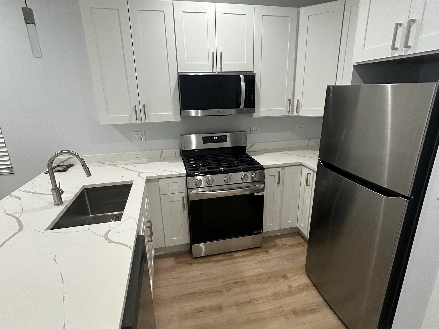 2 bed, 800 sqft, $2,500 — Photo 2