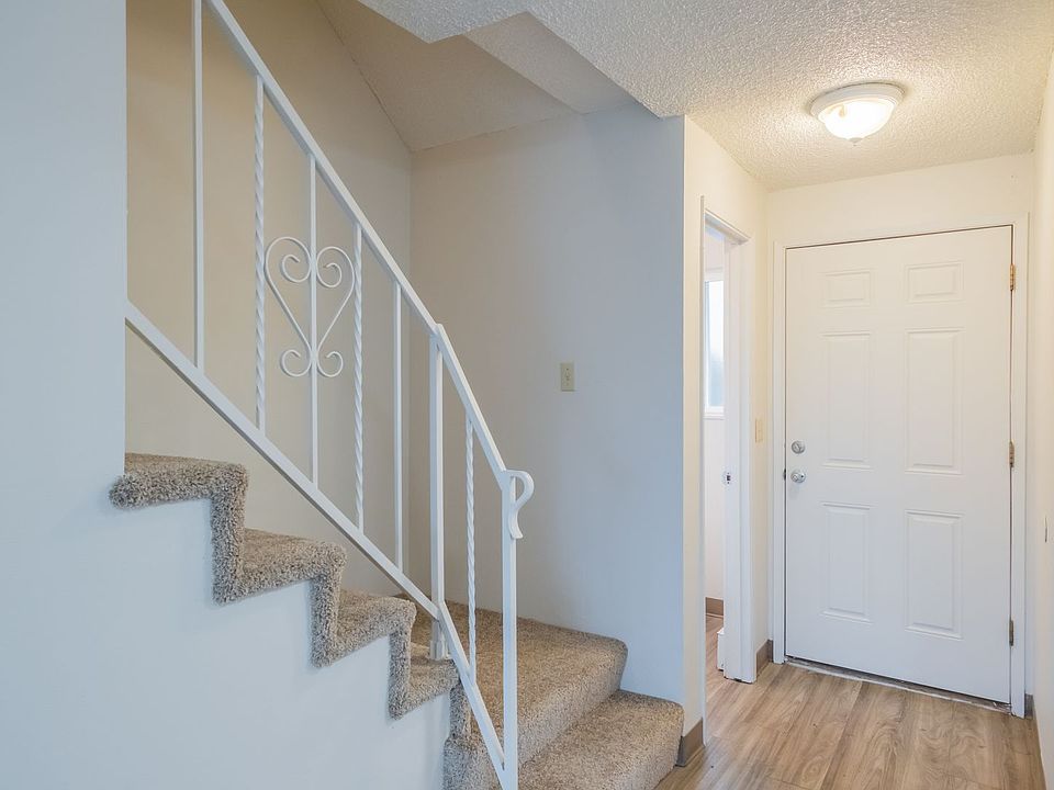 1st image of 2728 Lancaster Dr SE #10