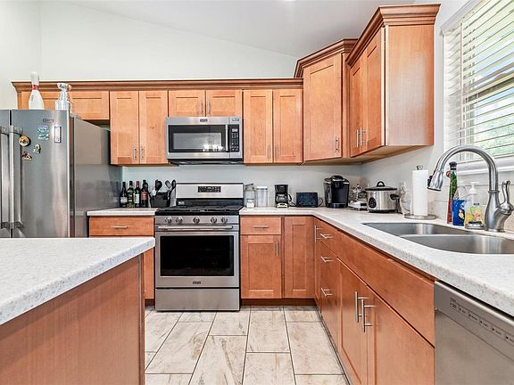 3rd image of 1103 Valle Spring Trl