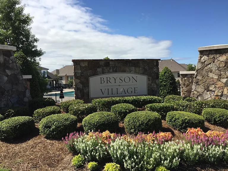 7337 Birchshire Dr — Photo 12
