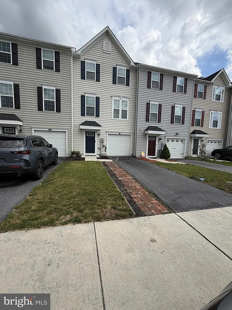 3 bed, 2140 sqft, $2,150 — Photo 1