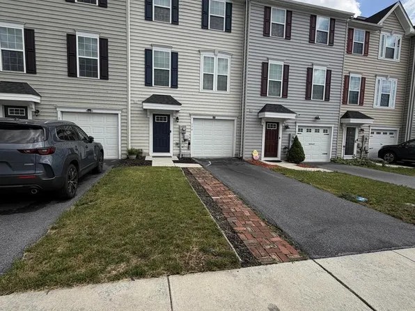 174 Ontario Dr, Falling Waters, WV 25419