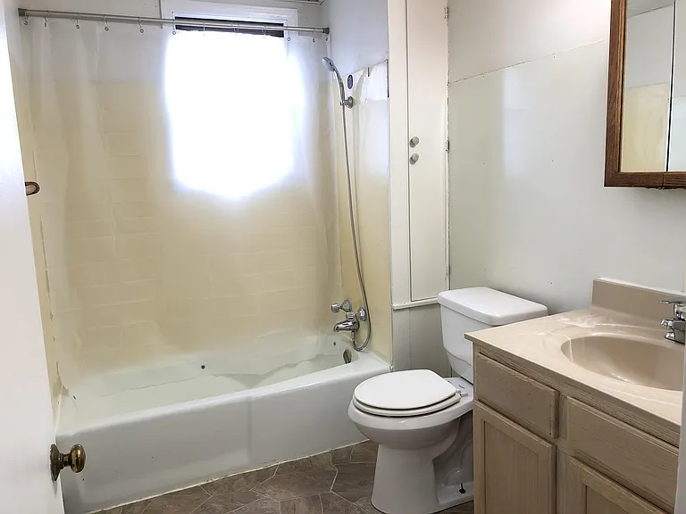 418 Bluff City Blvd — Photo 7