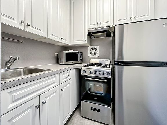 4th image of 4 Park Ave APT 11M