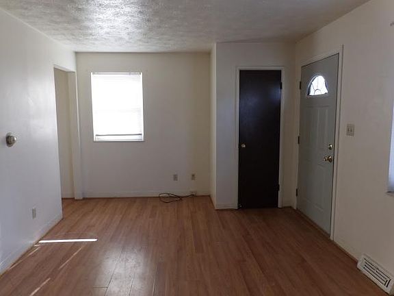 3rd image of 1017 Patricia Dr