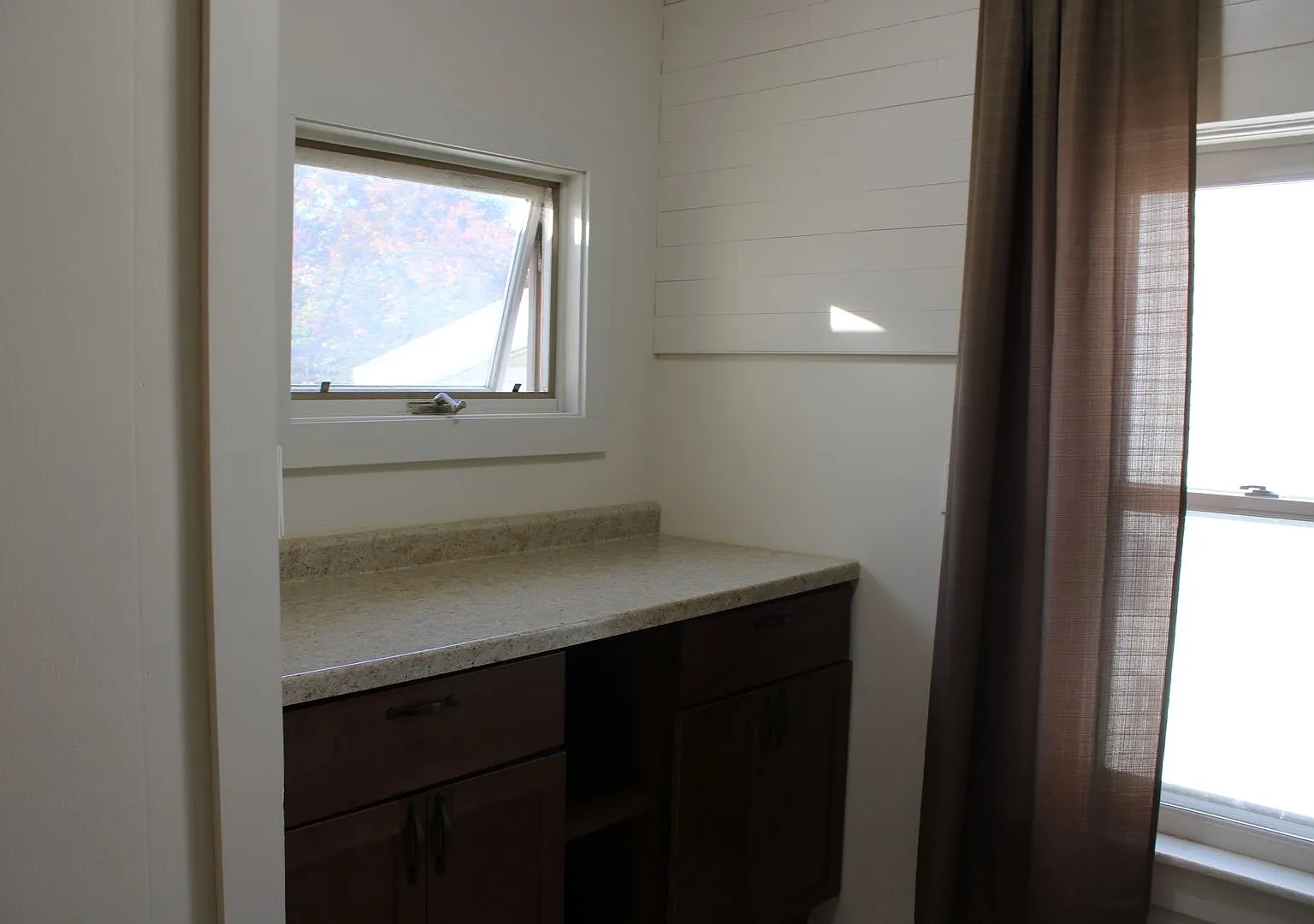 200 N Lincoln St — Photo 4