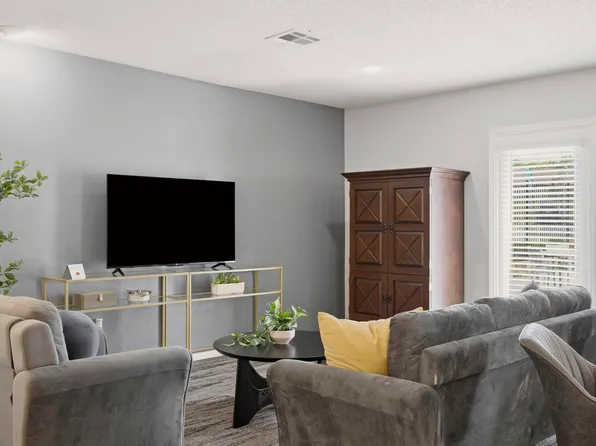 Bristol Pointe Apartments