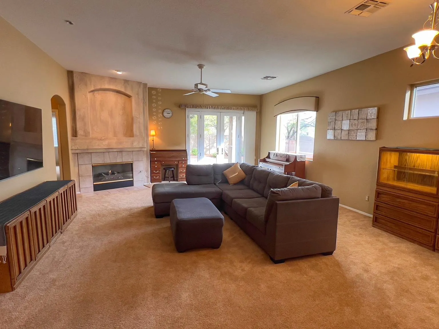 3 bed, 2040 sqft, $2,700 — Photo 3