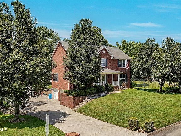 3rd image of 449 Meadowlake Cir