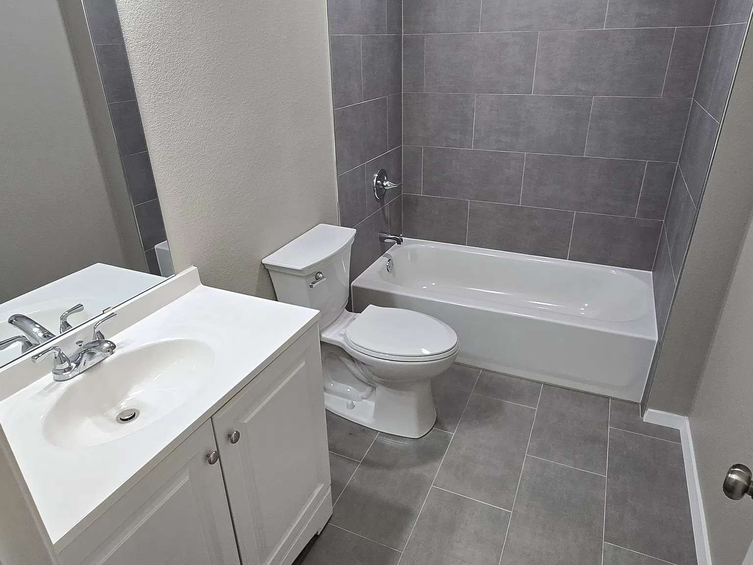 2 bed, $875 — Photo 1