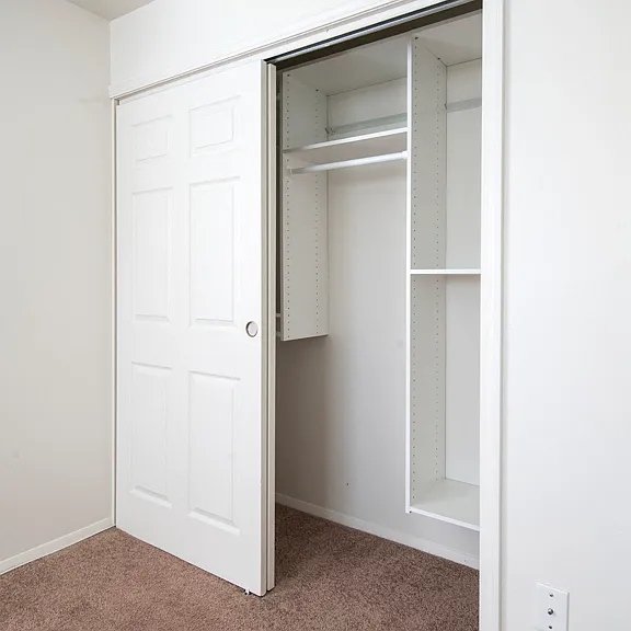 Columbia Apartments — Photo 18