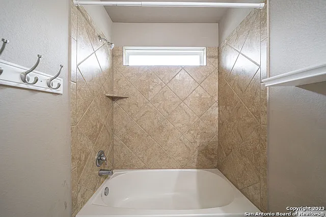 12911 Brewster Ml — Photo 40