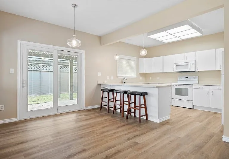 210 Oak St #1101 — Photo 16