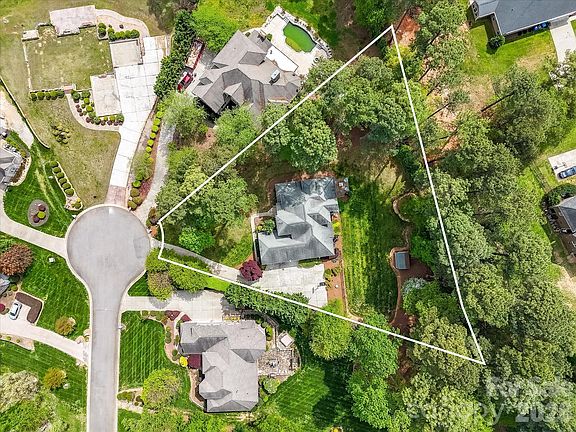 4th image of 112 Misty Meadows Ct