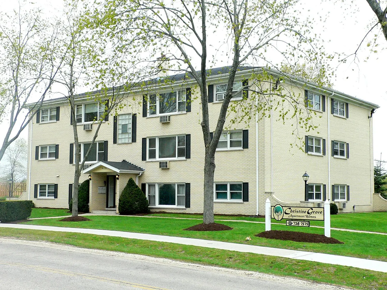 601 School Dr — Photo 1