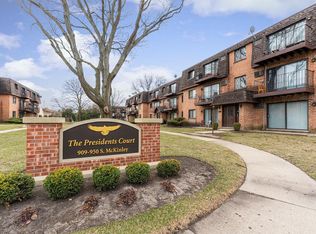 930 S McKinley Ave #3B, Arlington Heights, IL 60005