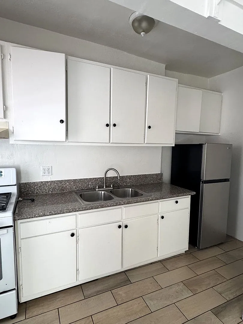 Studio, 1.0 bath, 550 sqft, $1,095 — Photo 1