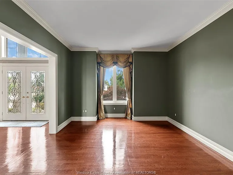 1585 Stoneybrook Cres — Photo 18