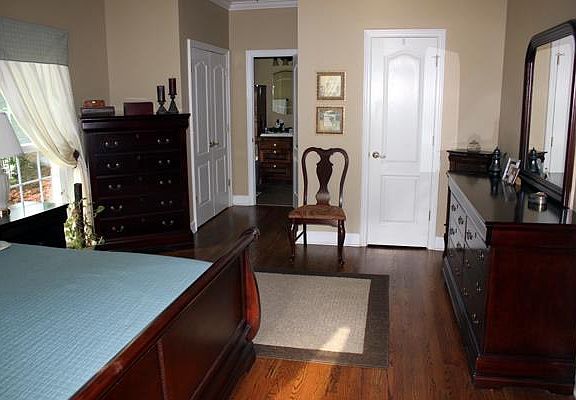4th image of 1661 Country Club Dr