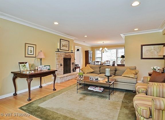 2nd image of 9249 Lincolnwood Dr