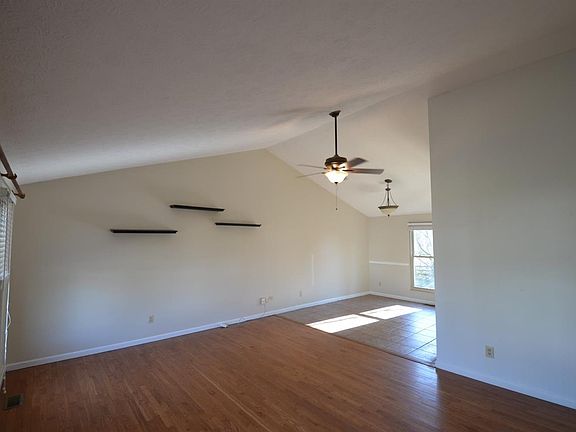 3rd image of 8099 Clearbrook Dr
