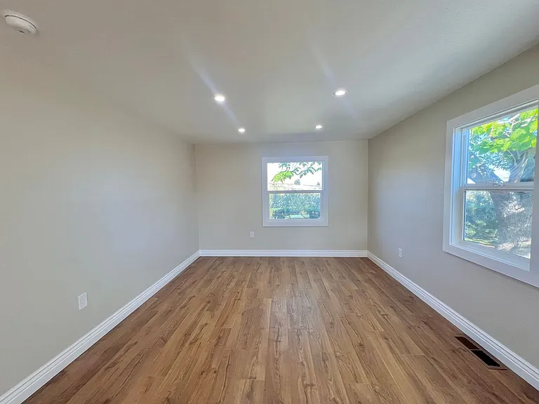1515 Stony Point Rd — Photo 15