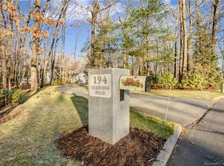 194 Oakridge Rd, Bristol, CT 06010