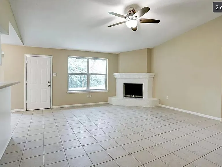 19334 Wood Village Ln — Photo 2