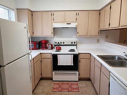 2nd image of 722 W Broomfield St #10662743