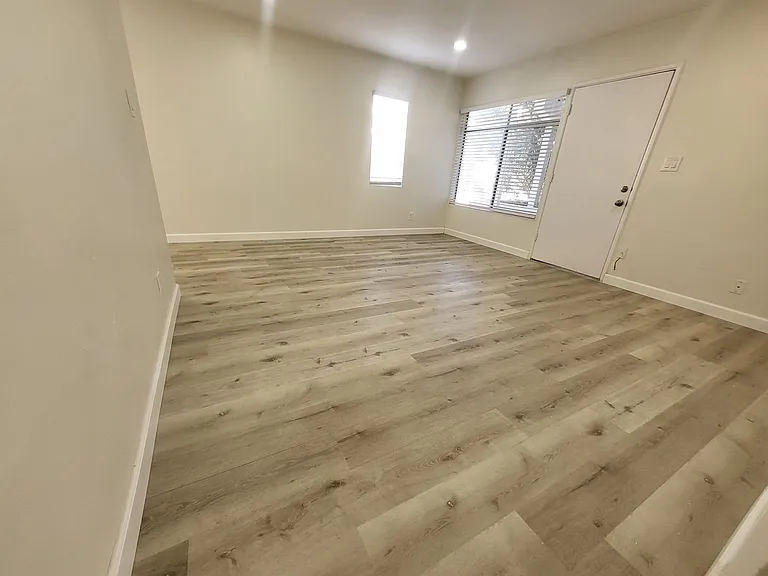Reynard Canyon Apartments — Photo 15